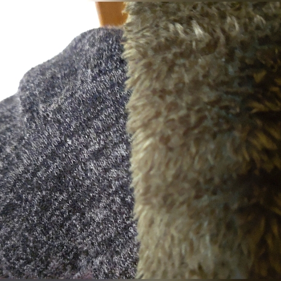 Green Lace Fuzzy Sweater - Picture 4 of 6